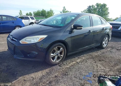 2014 Ford Focus Se z USA, uszkodzony, nr VIN 1FADP3F25EL304461